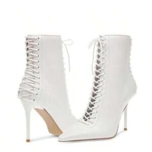 Steve Madden Women's Allnight White Ankle Leather Preppy Booties Size 6